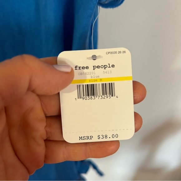 We The Free Women's Medium M Blue Distressed Short Sleeve T Shirt NWT - Picture 3 of 5